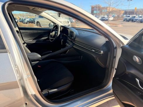 Used 2023 Hyundai Elantra SE w/ Winter Weather Package image 21