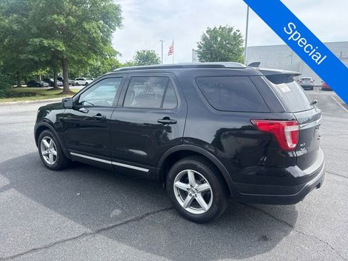 Used 2018 Ford Explorer XLT FWD image 4