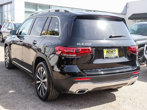 Used 2022 Mercedes-Benz GLB 250 w/ Premium Package Lite image 2