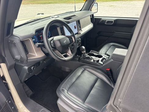 Used 2025 Ford Bronco Outer Banks image 16
