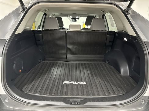 Used 2022 Toyota RAV4 XLE Premium image 24