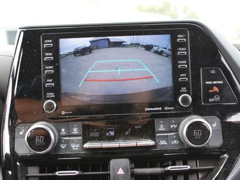 Used 2022 Toyota Highlander XSE AWD/4WD image 22