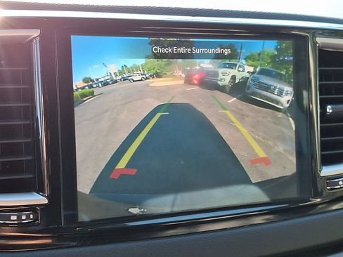 Certified 2023 Chrysler Pacifica Touring-L FWD image 18