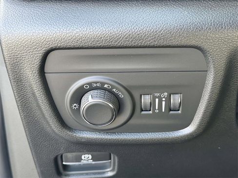 New 2025 Jeep Grand Cherokee Altitude image 29