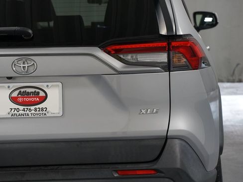 Used 2019 Toyota RAV4 XLE FWD image 10