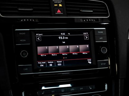 Used 2018 Volkswagen GTI SE FWD image 24