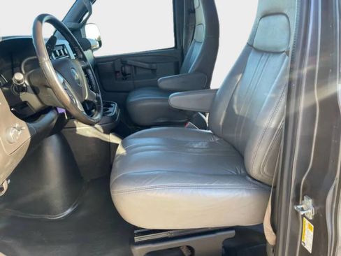 Used 2017 Chevrolet Express 3500 LS image 8