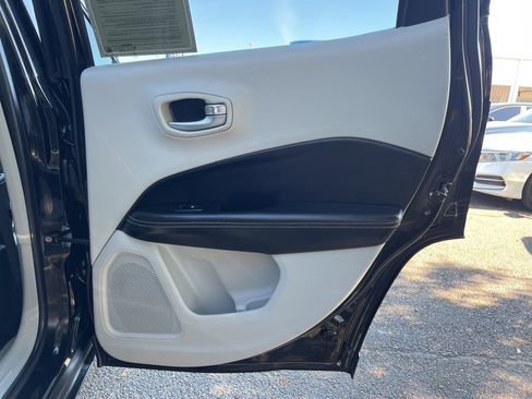 Used 2018 Jeep Compass Latitude w/ Popular Equipment Group image 13