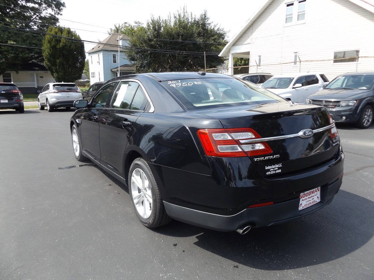 Used 2017 Ford Taurus SE FWD image 10