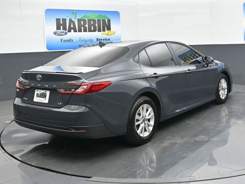 Used 2025 Toyota Camry LE image 5