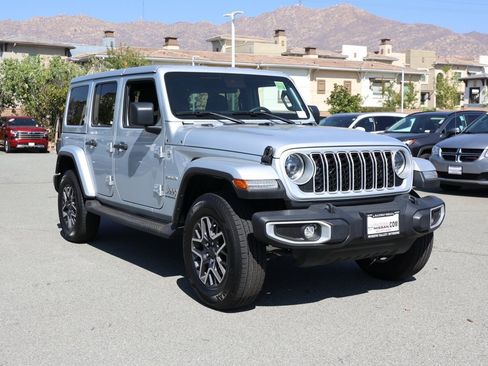 Used 2024 Jeep Wrangler Sahara image 2