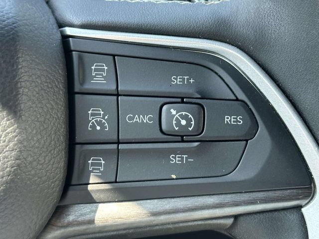 Used 2024 Jeep Grand Cherokee L Limited AWD/4WD image 34