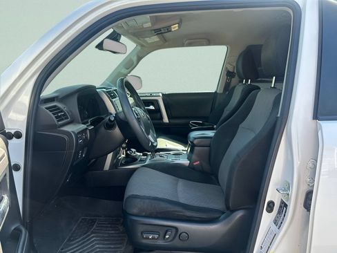 Used 2020 Toyota 4Runner SR5 AWD/4WD image 17