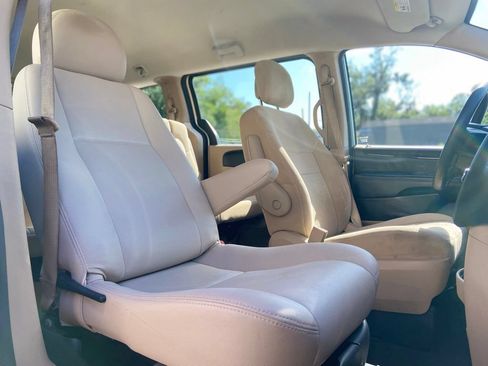 Used 2013 Dodge Grand Caravan American Value Package FWD image 15