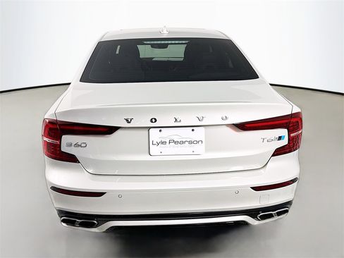 Used 2019 Volvo S60 T6 R-Design image 10