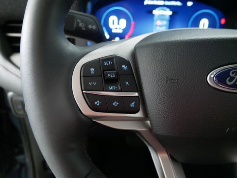 Used 2025 Ford Explorer Active AWD/4WD image 27