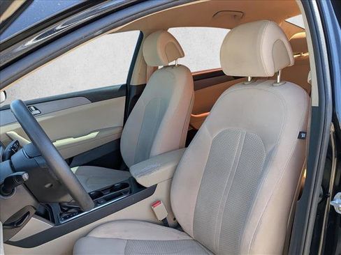 Used 2017 Hyundai Sonata SE FWD image 13
