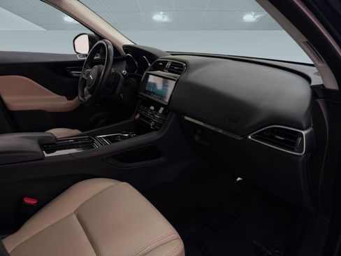 Used 2019 Jaguar F-PACE Premium image 20