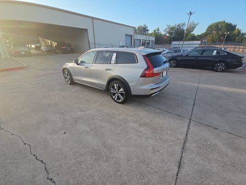 Used 2025 Volvo V60 B5 Cross Country Plus AWD/4WD image 8