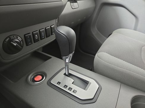 Used 2021 Nissan Frontier SV w/ Midnight Edition Floor Mats image 22