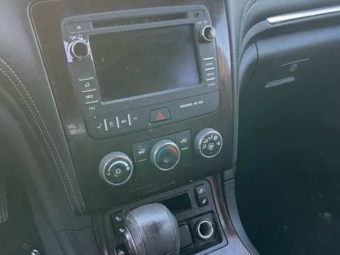 Used 2016 Chevrolet Traverse LT w/ Style and Technology Package image 4