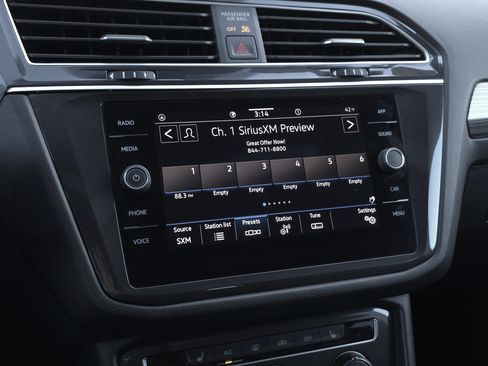 Used 2024 Volkswagen Tiguan Wolfsburg Edition image 21