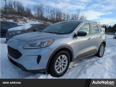 Used 2022 Ford Escape SE w/ Cold Weather Package image 1