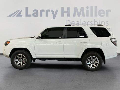 Certified 2024 Toyota 4Runner TRD Off-Road Premium image 2