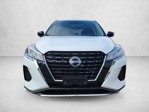 Used 2025 Nissan Kicks Play S image 2