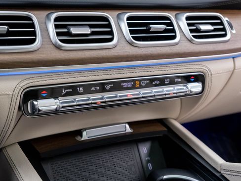 New 2026 Mercedes-Benz GLS 580 4MATIC image 28