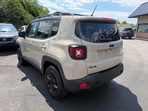 Used 2016 Jeep Renegade Latitude AWD/4WD image 11