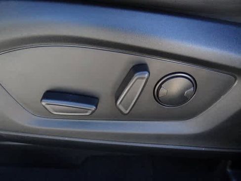 Certified 2022 Ford Explorer XLT w/ Equipment Group 202A image 7