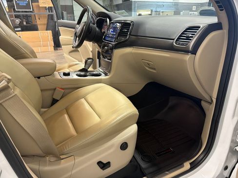 Used 2020 Jeep Grand Cherokee Limited AWD/4WD image 20