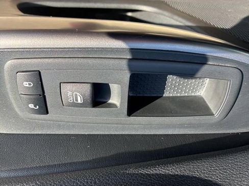 Used 2019 Jeep Cherokee Latitude w/ Popular Appearance Group image 24