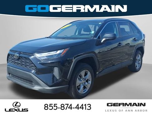 Used 2025 Toyota RAV4 LE AWD/4WD image 1