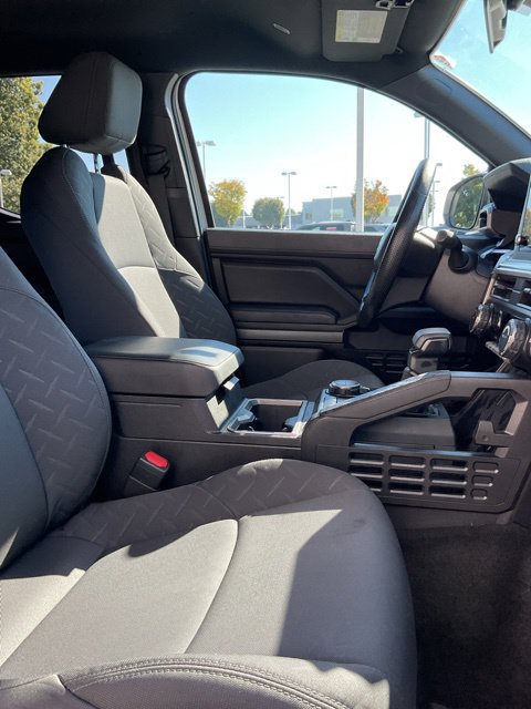 Used 2025 Toyota Tacoma SR5 AWD/4WD image 17