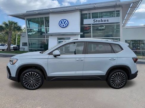 New 2026 Volkswagen Taos SE FWD image 7