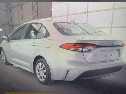 Used 2025 Toyota Corolla LE image 4
