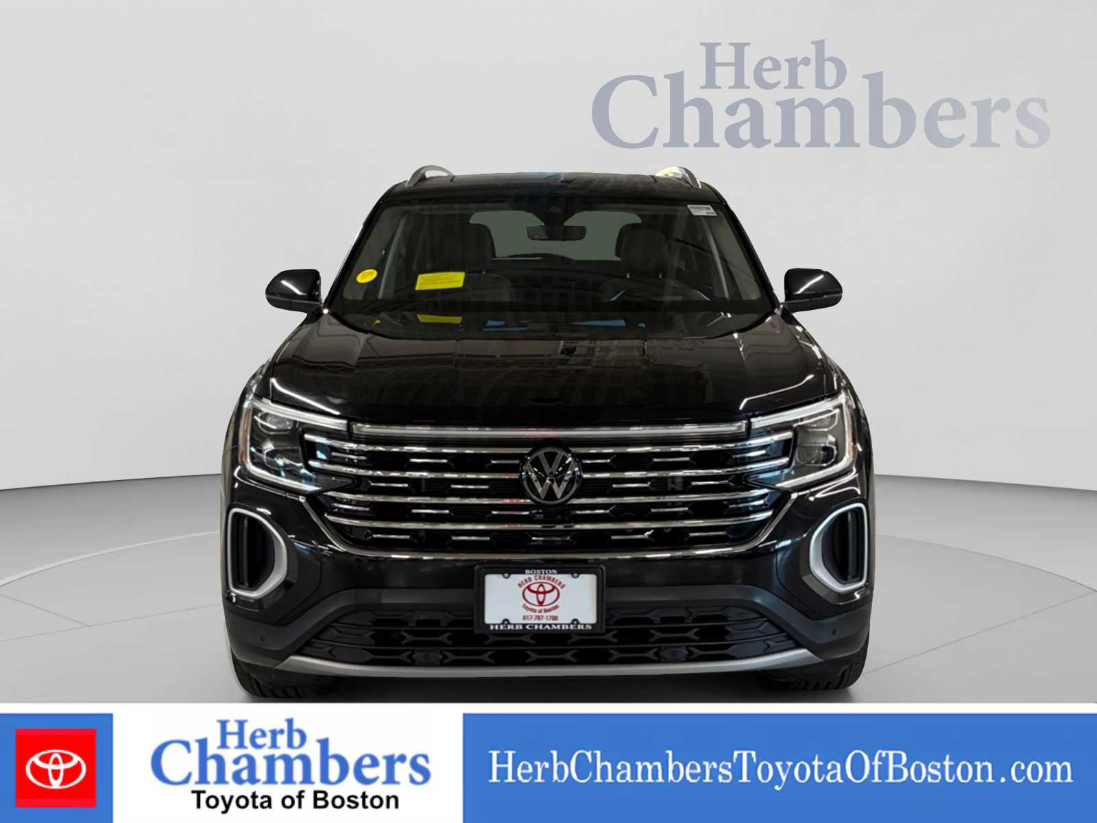 Used 2024 Volkswagen Atlas SEL AWD/4WD image 2