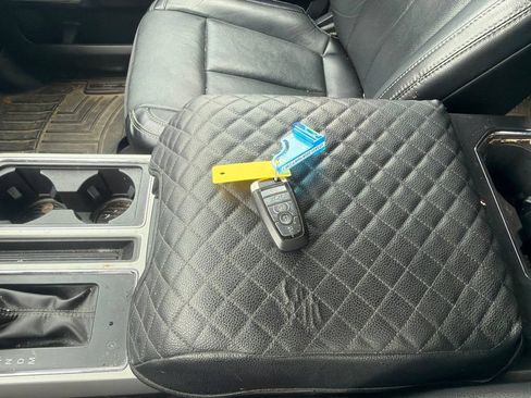 Used 2018 Ford F150 Lariat w/ Equipment Group 502A Luxury AWD/4WD image 17
