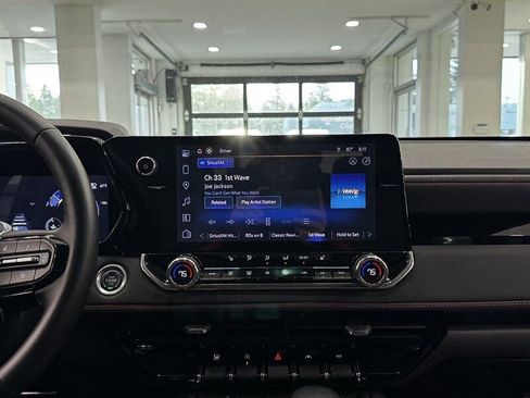 Used 2024 Chevrolet Colorado Z71 w/ Z71 Convenience Package 2 image 24