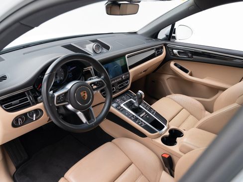 Certified 2021 Porsche Macan S image 4