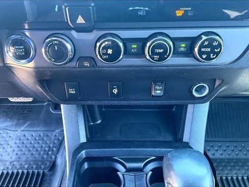 Used 2017 Toyota Tacoma TRD Sport AWD/4WD image 16