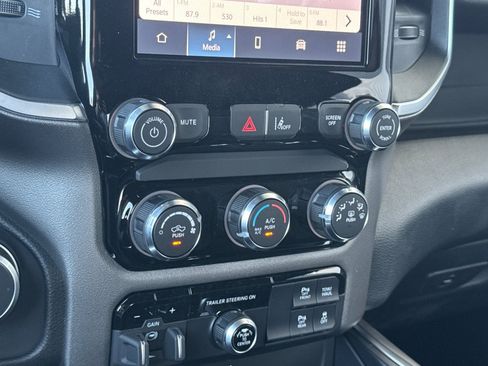 New 2026 RAM 1500 Express AWD/4WD image 18