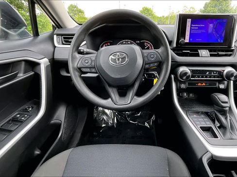 Used 2023 Toyota RAV4 LE AWD/4WD image 6