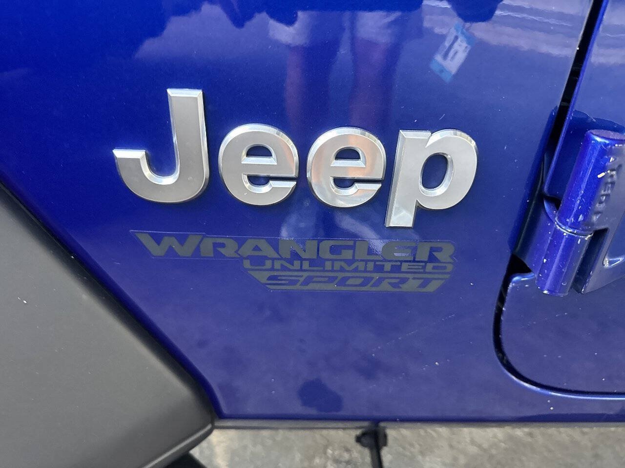Used 2018 Jeep Wrangler Unlimited Sport AWD/4WD image 3