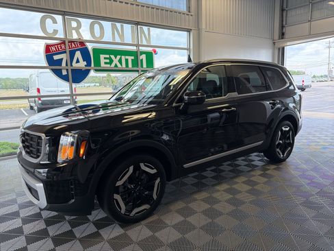 Used 2025 Kia Telluride S FWD image 3