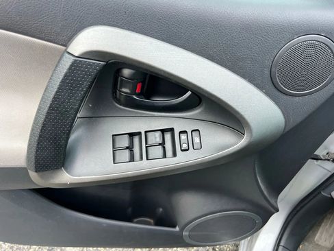 Used 2011 Toyota RAV4 4WD image 19