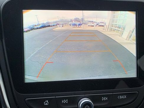 Used 2018 Chevrolet Equinox LT w/ Sun & Infotainment Package image 16