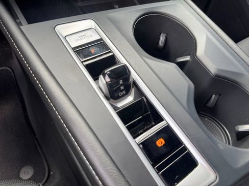 Used 2024 Volkswagen Atlas Cross Sport SE FWD image 18